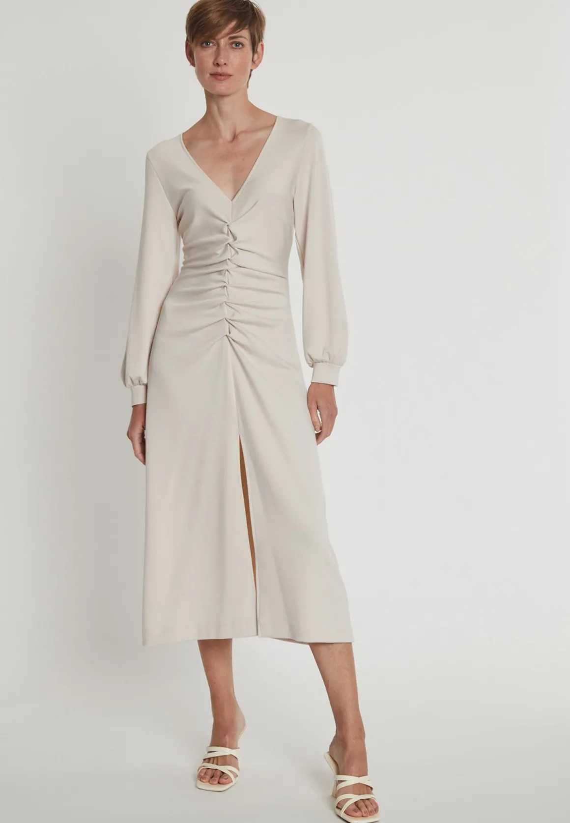 Tailliertes Kleid Hefari
