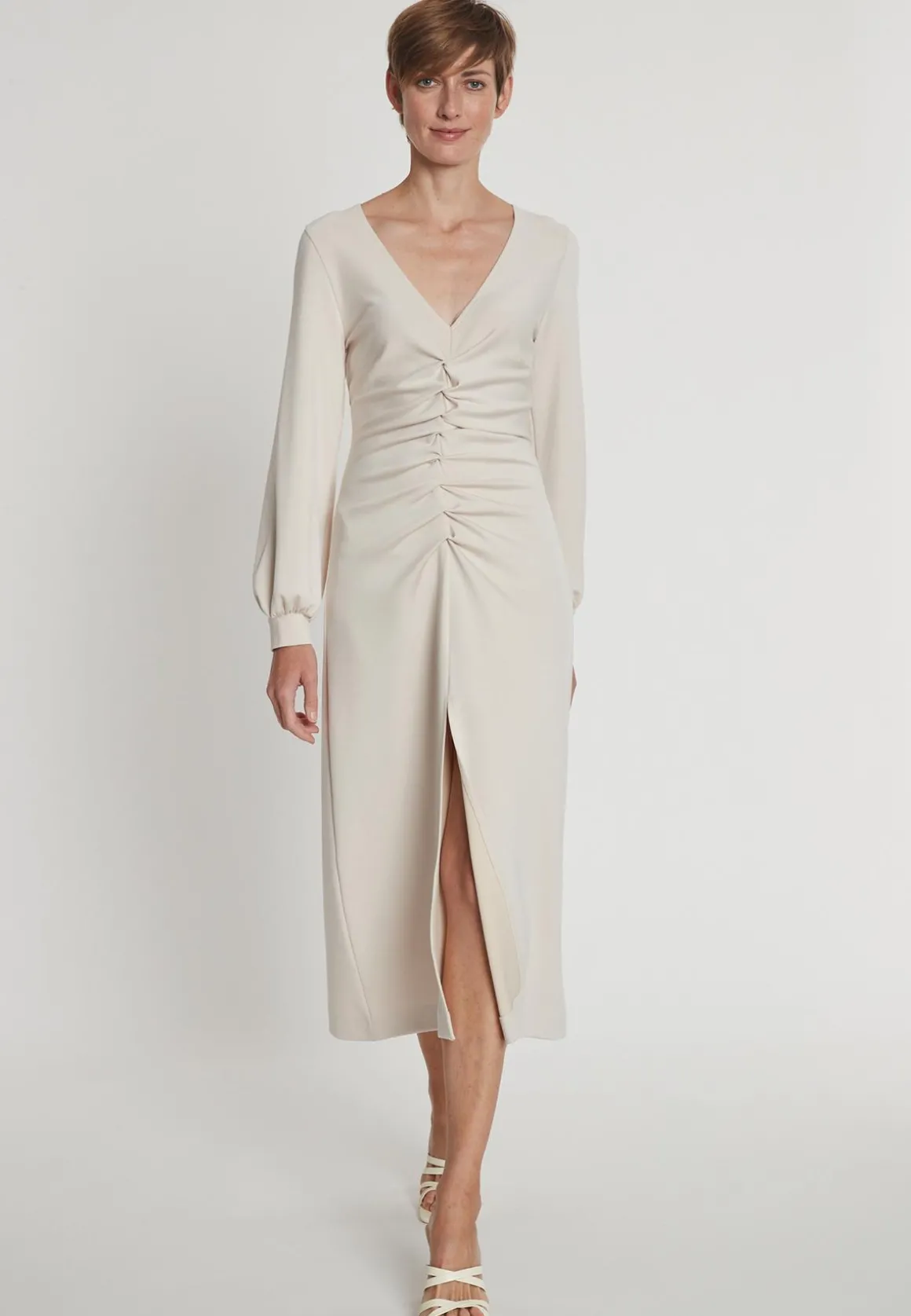 Tailliertes Kleid Hefari